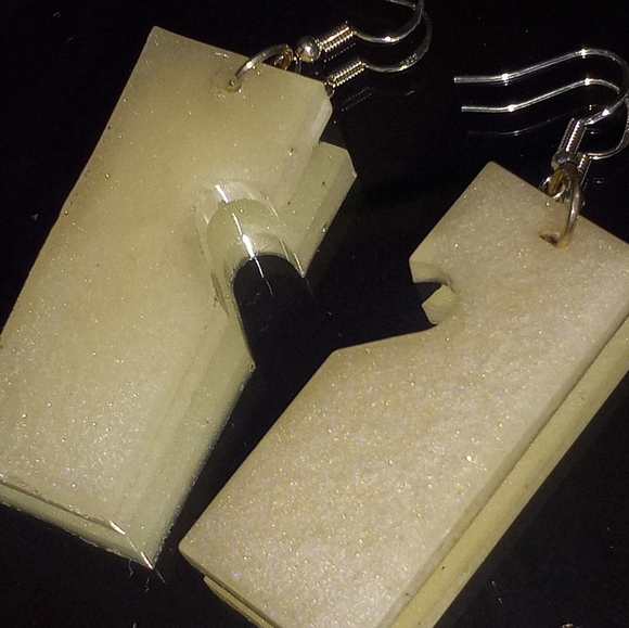 Resin earrings - Picture 2 of 2